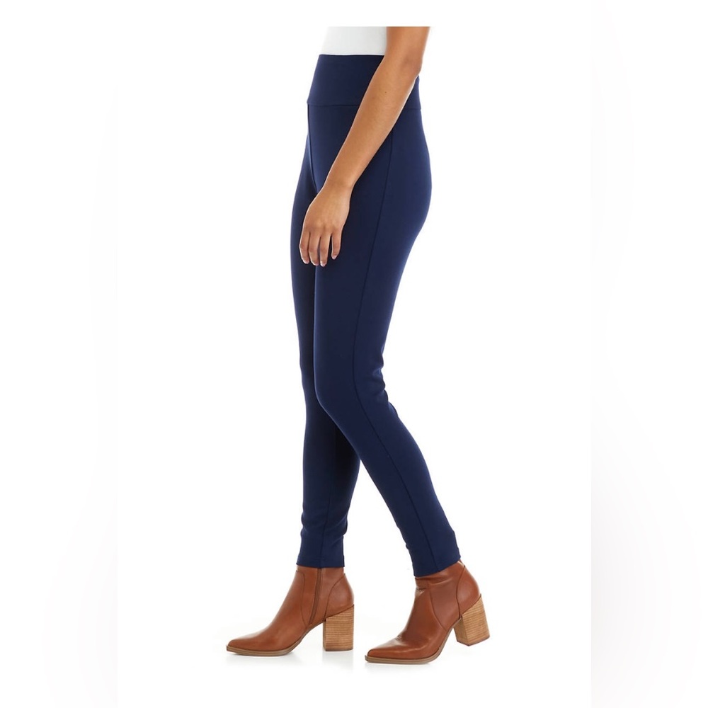 Crown & Ivy Solid Pointe Leggings